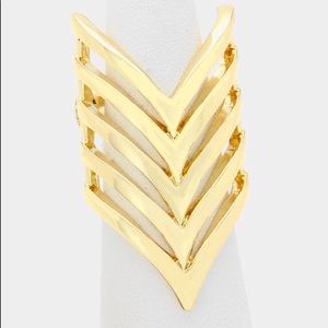 Chevron gold stretch ring